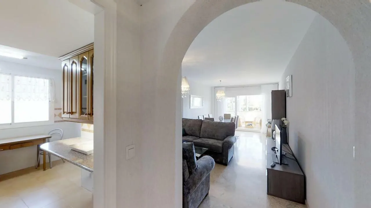 Very Nice Family Apartment, Direct Pool Access Marbella Lejlighed